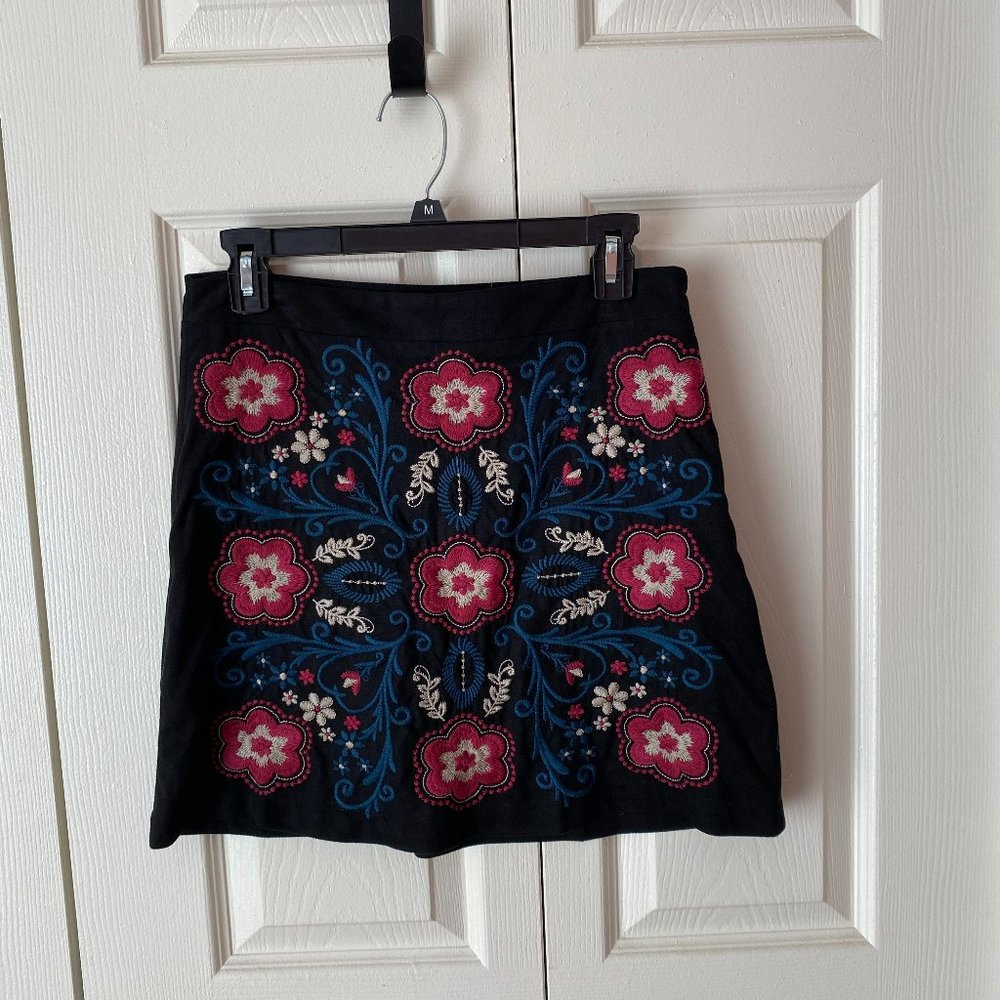 MIAMI, EMBROIDERED MINI SKIRT SIZE M